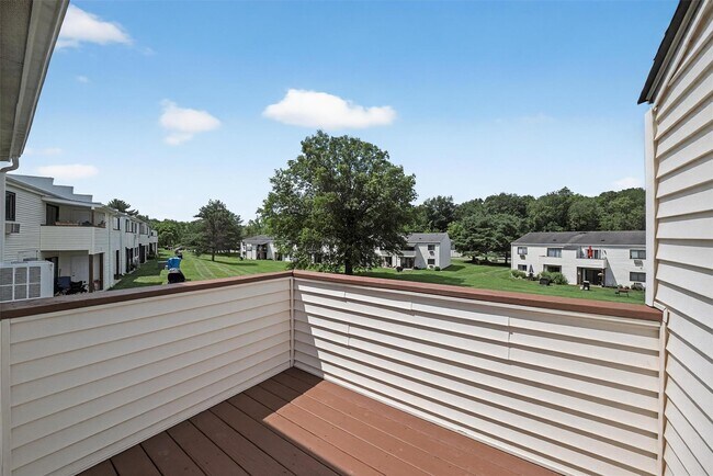 Building Photo - 16 Scarborough Ln