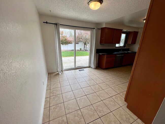 Building Photo - 990 Janes Rd