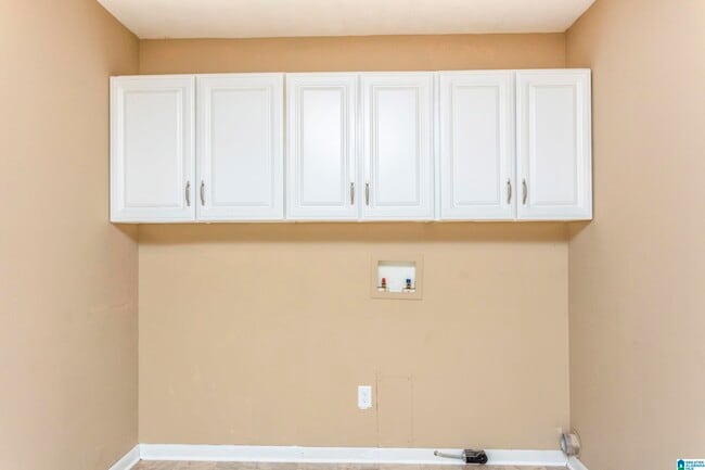 Building Photo - 506 Vardar Ln