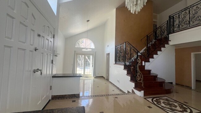 Building Photo - Elegant House in Playa Del ray