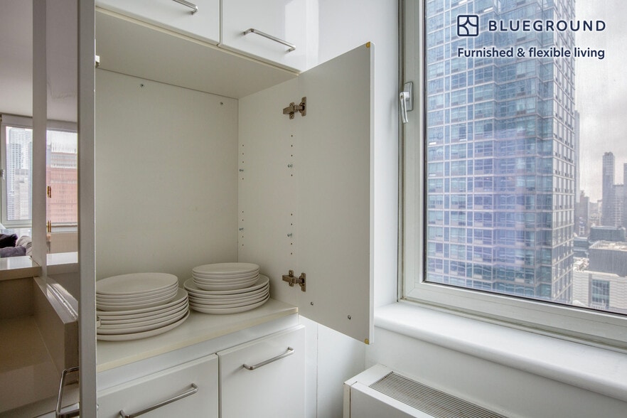 Building Photo - 635 W 42nd St