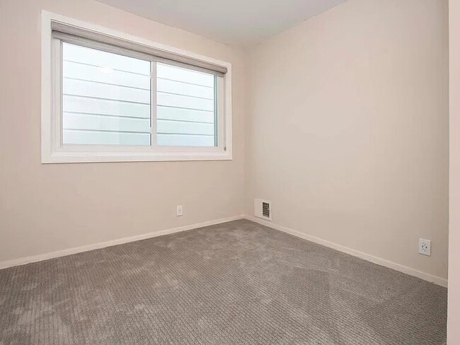 Building Photo - 609 Kirkham St