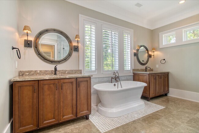 Building Photo - 4 Bedroom 4.5 Bath Home in Dunes West - Mt...