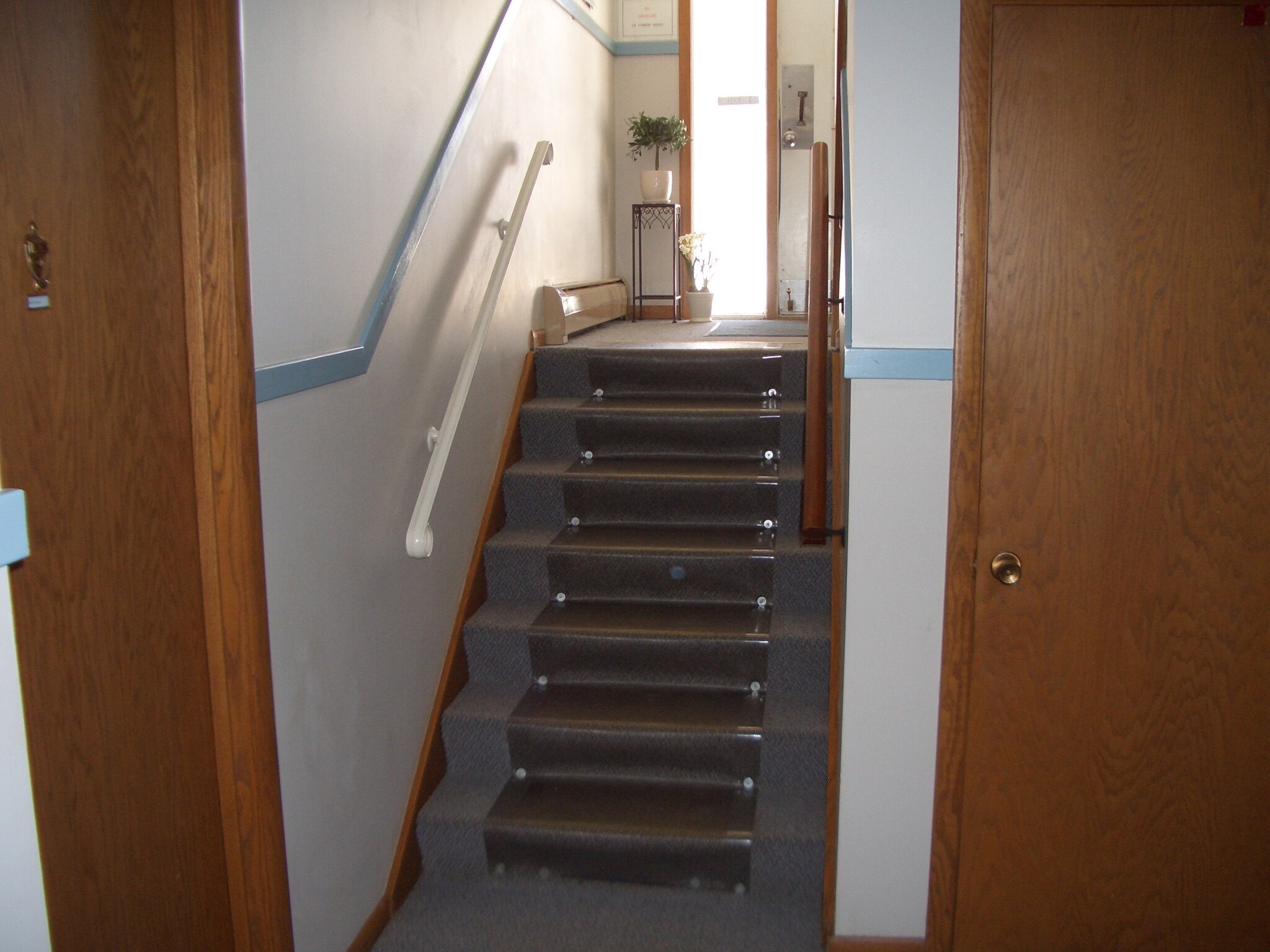 Building Photo - 438 Dakota St S