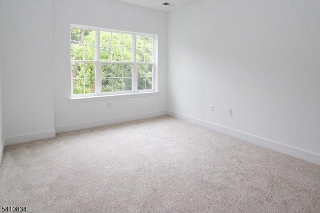 Building Photo - 71 Veterans Wy