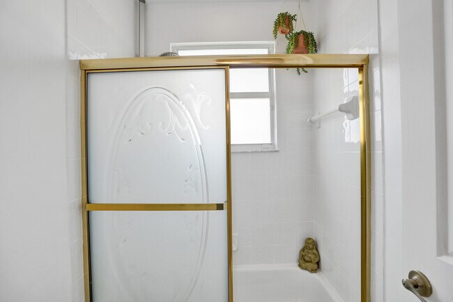 Building Photo - 11515 NW 75th Manor