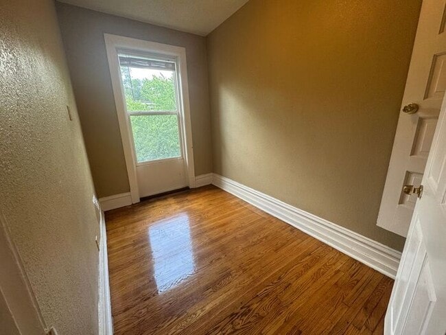 Building Photo - Delightful single-family home