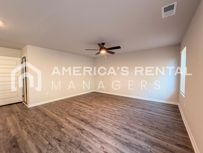 Building Photo - Stylish two level home with open concept l...