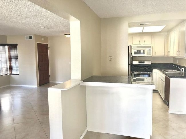 Building Photo - 2276 Manzana Way