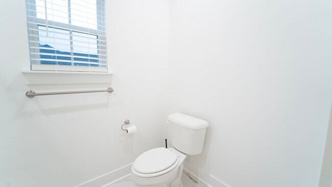 Building Photo - Stunning Like-New 4-Bedroom Home Just Minutes from Fort Stewart