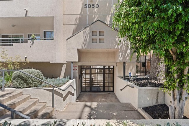 Building Photo - 5050 Coldwater Canyon Ave