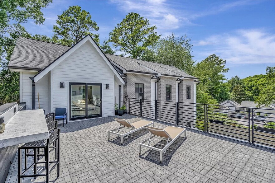 Building Photo - 1825 Lombardy Ave