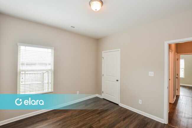 Building Photo - 215 Village Springs Dr