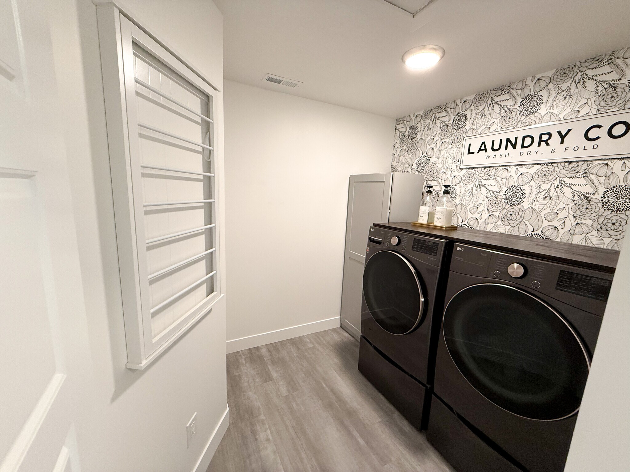 Building Photo - 118 N Lasalle Dr