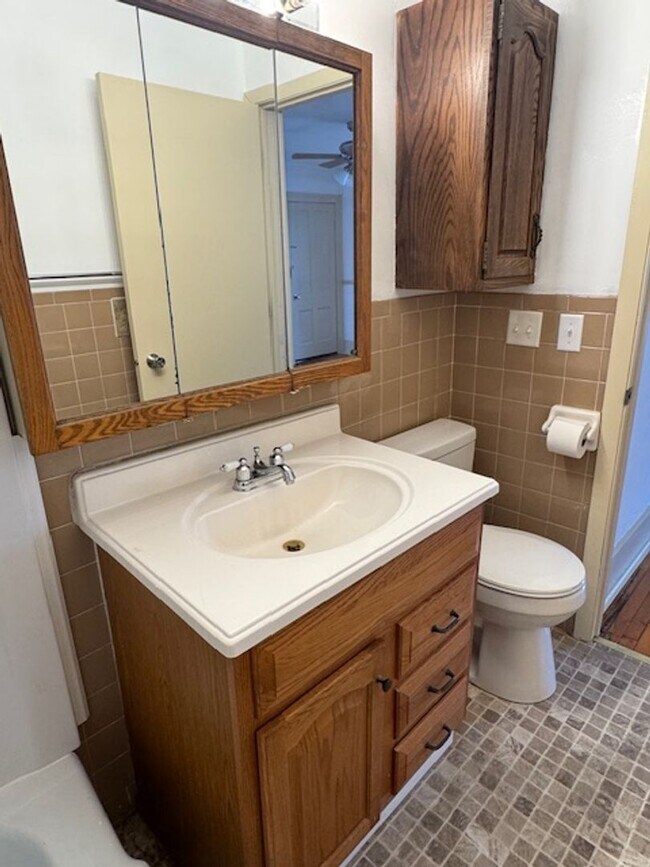 Building Photo - 654 Jefferson St