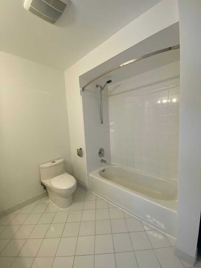 Building Photo - 8400 Oceanview Ter