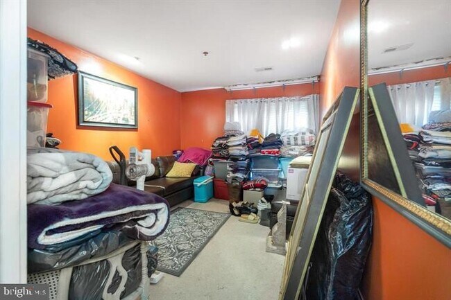 Building Photo - 5213 Le Parc Dr