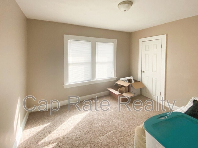 Building Photo - 616 S Ogden Ave