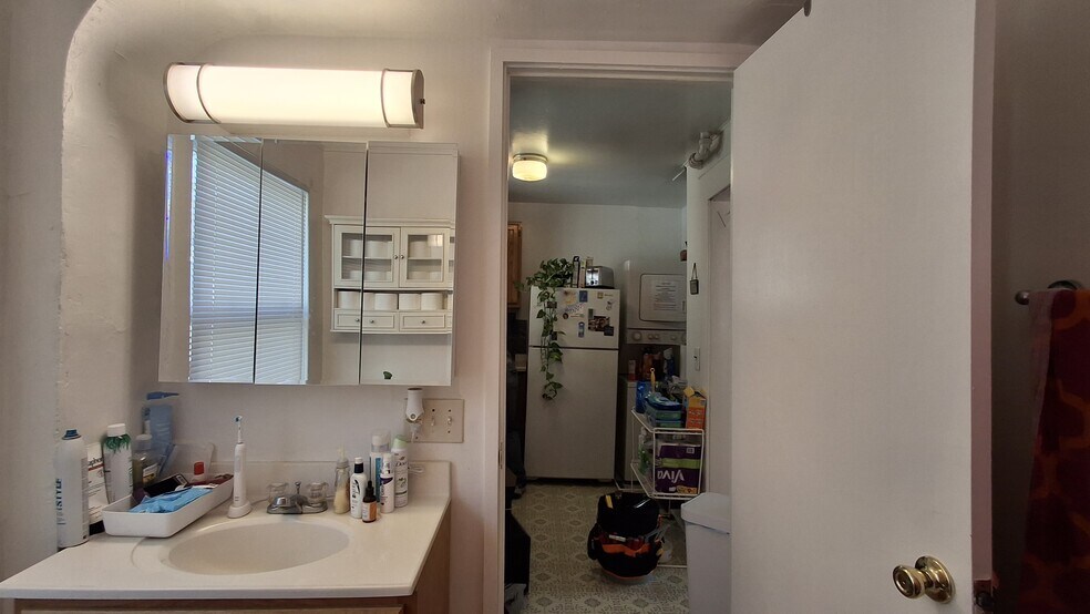 Building Photo - 1339 Vermont St