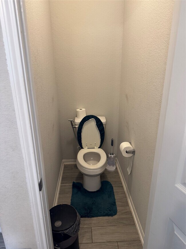 Building Photo - 8814 Alpine Wood Wy