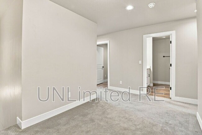Building Photo - 12249 Curtis Ct