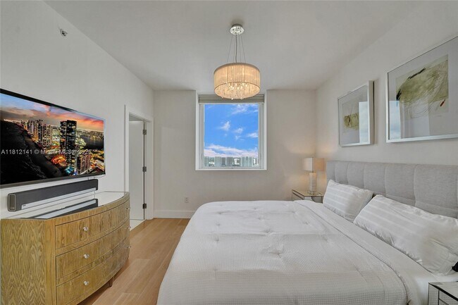 Building Photo - 17875 Collins Ave
