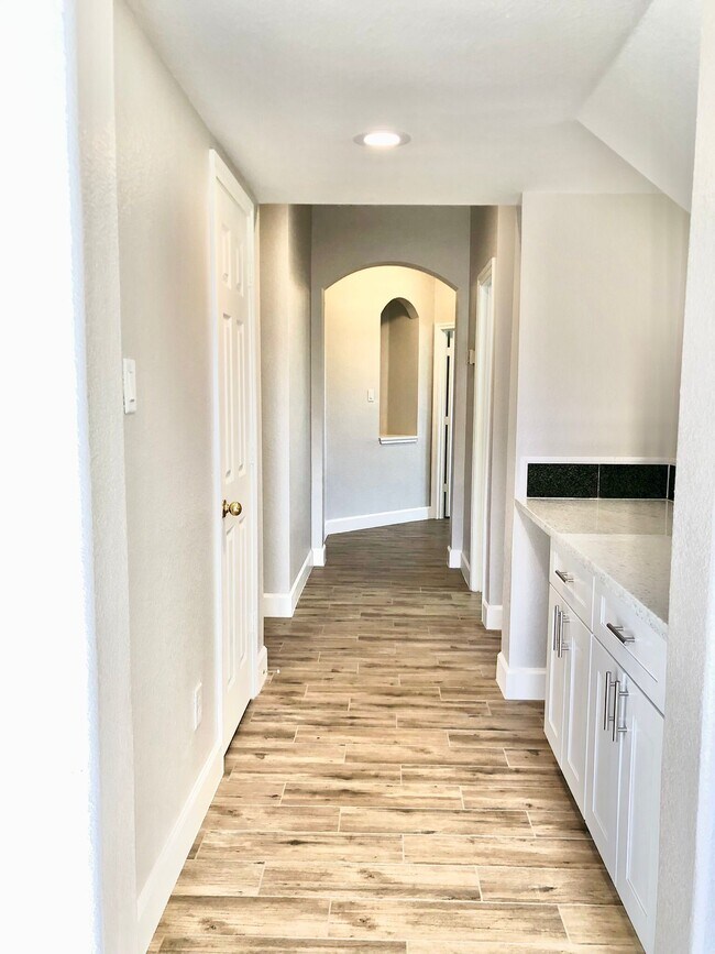 Building Photo - 5711 Silver Bay Ct