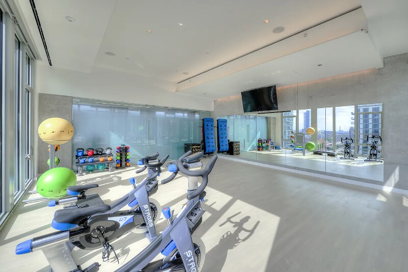 Building Photo - 197 N Desplaines St