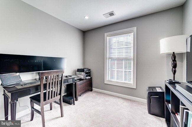 Building Photo - 947 Harrison Cir