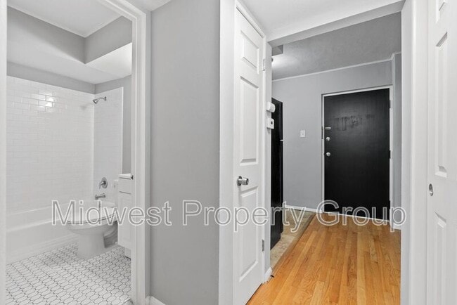 Building Photo - 2507 S Big Bend Blvd