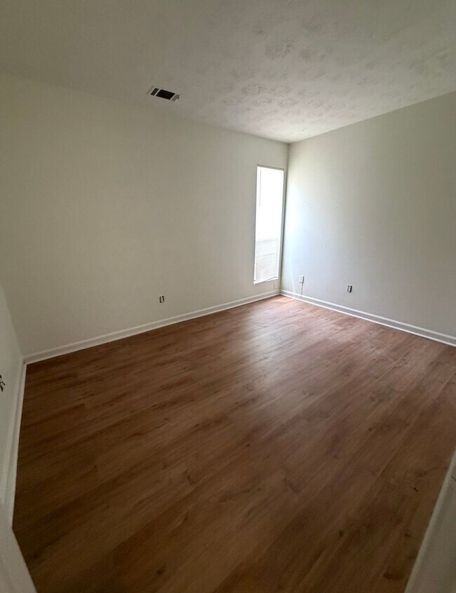 Building Photo - Newly remodeled ranch house in Jonesboro!