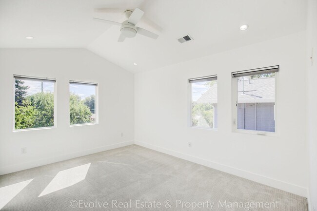 Building Photo - Evolve Real Estate: Stunning Smart Home in Vibrant West Denver! Available March 27th