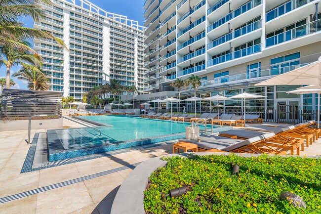 Building Photo - 3100 N Ocean Dr