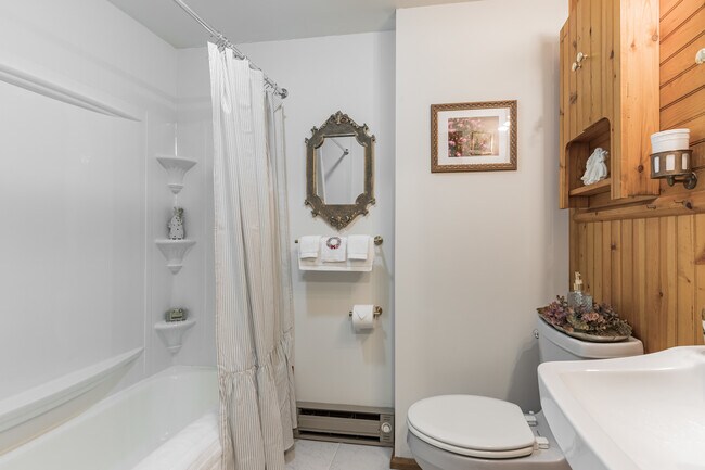 Building Photo - 3 W 1st Ave