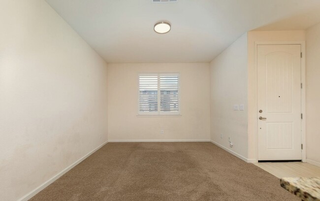 Building Photo - Condo For Lease in Carson City