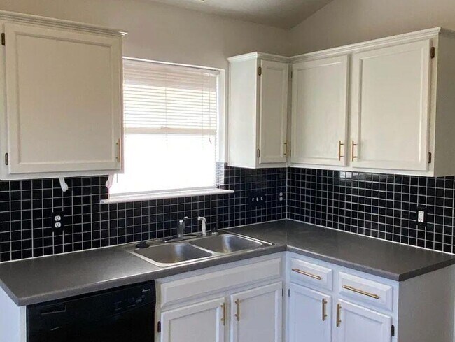 Building Photo - 15405 Quinley Dr