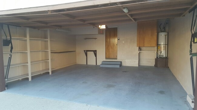 Building Photo - Spacious Two Bedroom Townhouse in Torrance $3,150