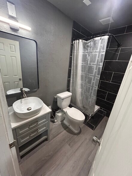 Building Photo - 1832 Goose Creek Pl