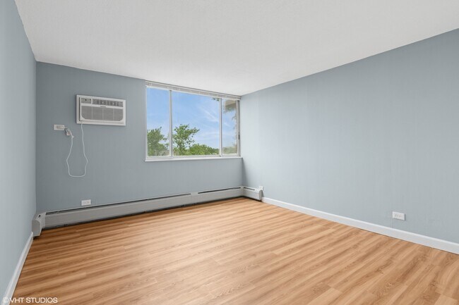 Building Photo - 2200 S Stewart Ave