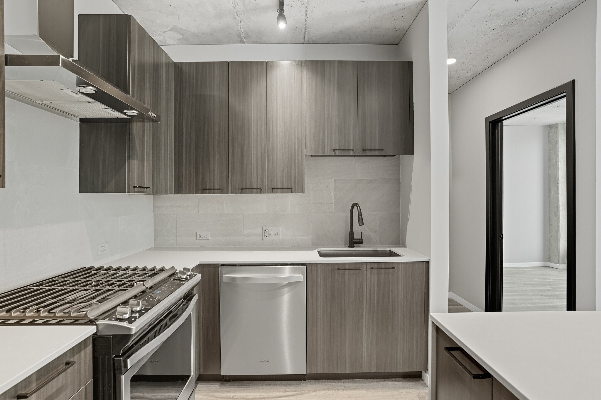 Building Photo - 967 W Washington Blvd