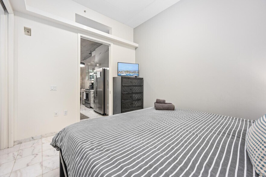 Building Photo - 1025 Island Ave