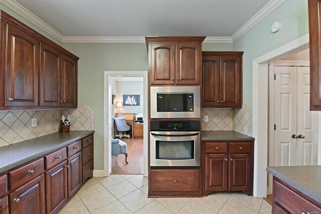 Building Photo - 401 Clear Creek View