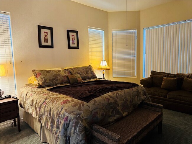 Building Photo - 2853 Esmerelda Dr