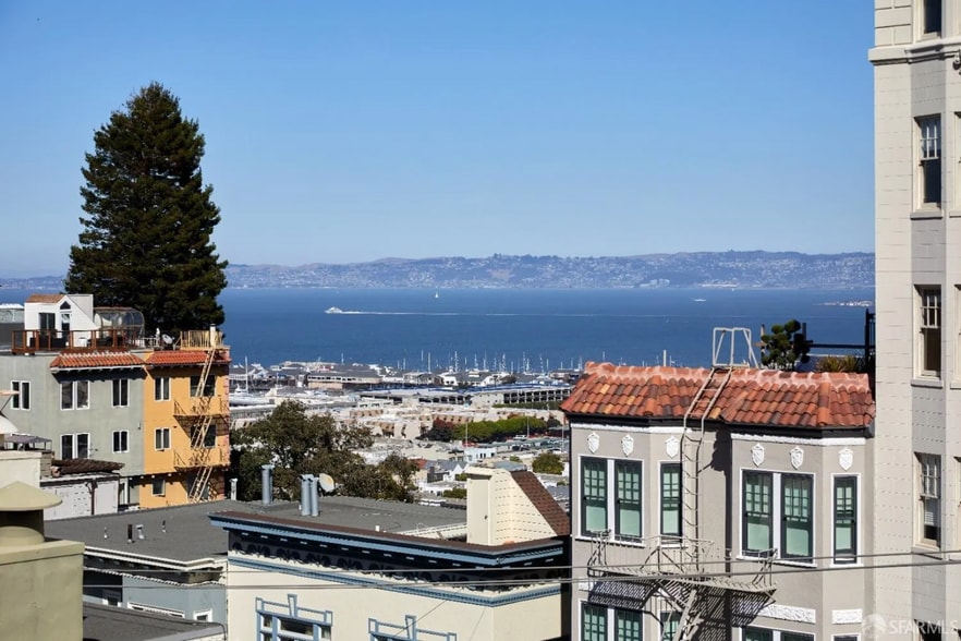 View - 2211 Leavenworth St