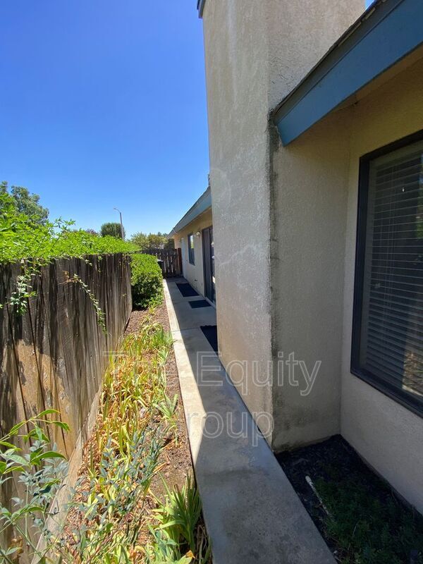 Building Photo - 1348 E Ferguson Ct