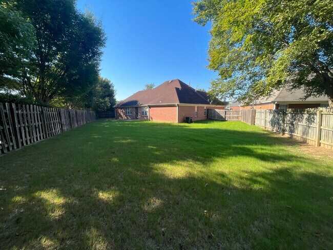 Building Photo - 9150 Hervay Cove