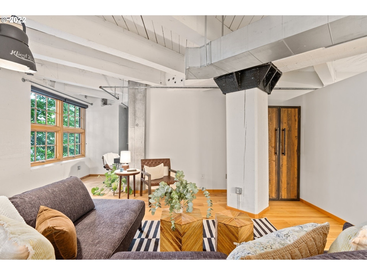 Building Photo - 1420 NW Lovejoy St