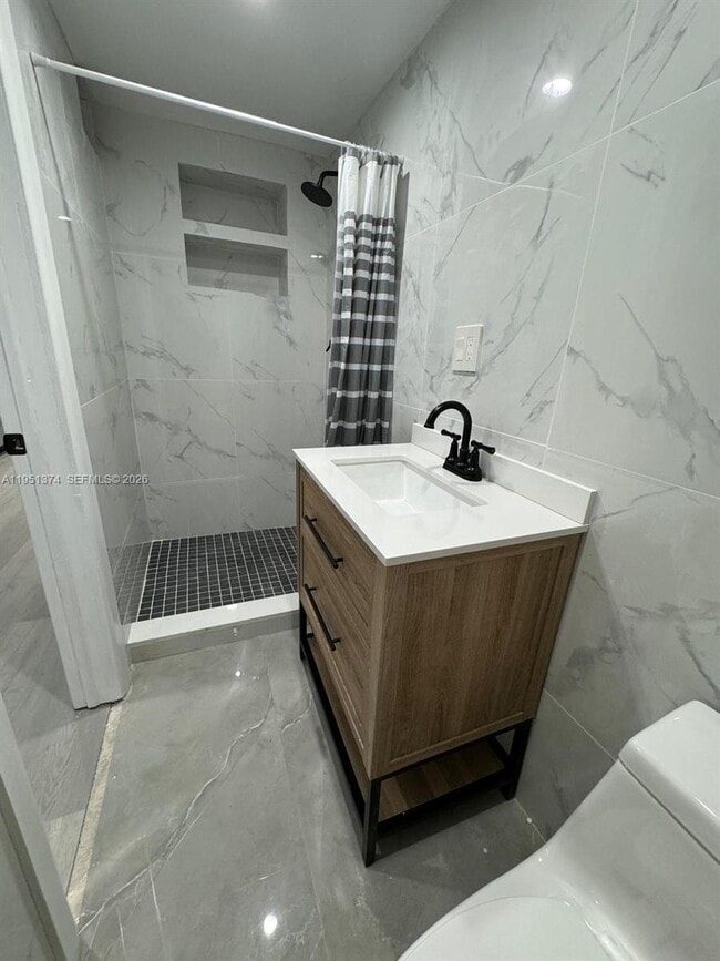 Building Photo - 635 N 28th Ave