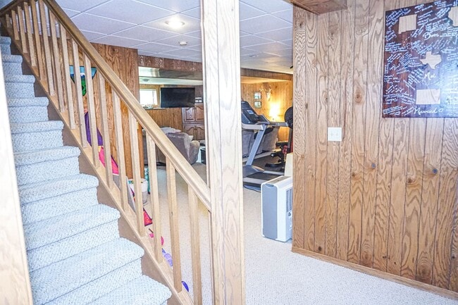 Building Photo - 3-Bedroom, 2-bath House With Fenced-in Yar...