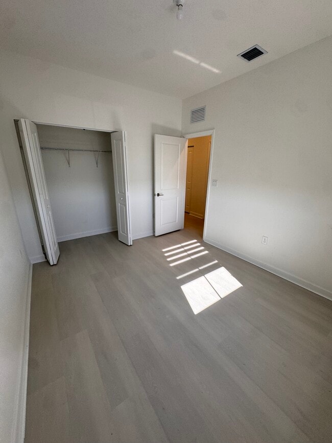 Building Photo - 2738 SE 24th Terrace